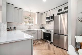 The Eddy Street Retreat -  - 4