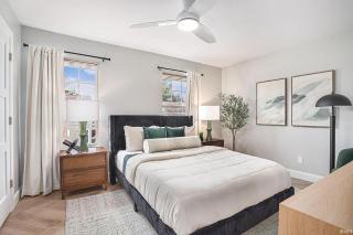 Walk to Notre Dame & Games & Concerts - 5BR-12 guests - Eddy St - 7