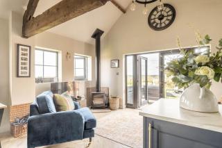 The Old Tractor Shed Luxury Private Hot Tub & View - - 2