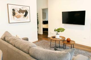 Stylish 4BR Stay-Prime Location - State rep - Chicago - 0