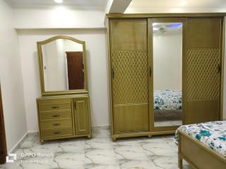 شقه فاخره مجهزه بالكامل مكيفه مع ثلاث غرف في وسط الاقصر - Luxor - 4