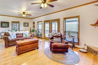 Stunning River Views Pet-Friendly Home in London! - - 6