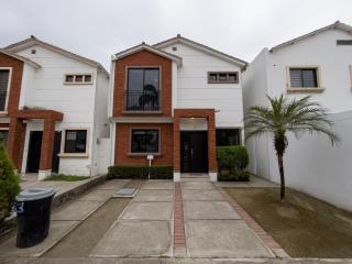 Casa Amplia, Piscina privada, Vía Samborondón, parrilla - Amalia - 3