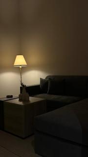 SH55, Stylish 1BR with Lounge Steps to Café & Market - Dammam - 5