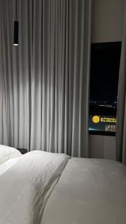 SH55, Stylish 1BR with Lounge Steps to Café & Market - Dammam - 1