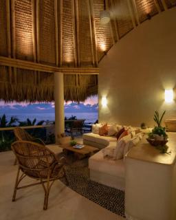 Luxurious and Tropical Beachfront Penth - La Majahua - 1