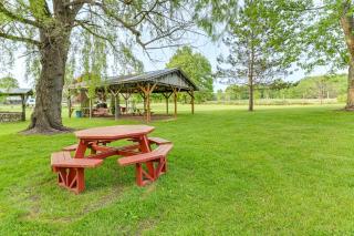 5-Acre Kingston Getaway Pond, Peacocks and Fire Pit - - 9