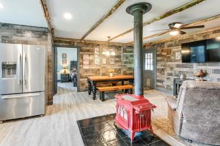 5-Acre Kingston Getaway Pond, Peacocks and Fire Pit - - 5