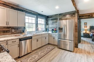 5-Acre Kingston Getaway Pond, Peacocks and Fire Pit - - 2