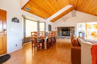 Riverfront Serenity with Stunning Views - Mariposa - 9