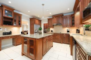 Modern Room with Private Washroom in Central Location - Vancouver - 3