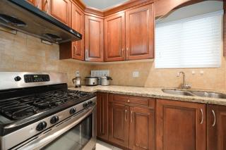 Modern Room with Private Washroom in Central Location - Vancouver - 2