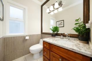 Modern Room with Private Washroom in Central Location - Vancouver - 1