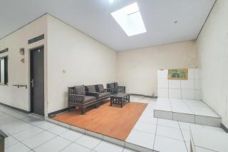 RedDoorz Syariah near Universitas Muhammadiyah Cirebon - Cirebon - 9