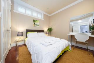 Deluxe Room in Luxury Homestay Steps from Mall & Skytrain - Vancouver - 9