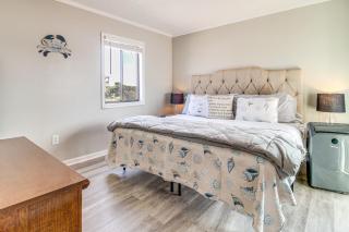 Walk to Ocean North Topsail Beach Gem with Balcony! - North Topsail Beach - 1