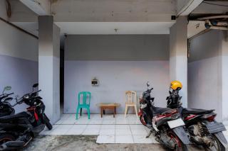 RedDoorz near Esa Unggul University Jakarta Campus - Yakarta - 4