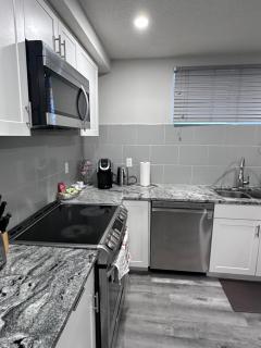 Elegant Cozy Private Apartment - Calgary - 8