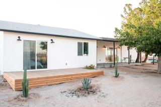Hi Desert Pool Club - 8
