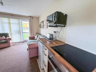 Lovely 4 Berth Chalet To Hire In Hemsby Nearby The Beach Ref 18177B - Hemsby - 4