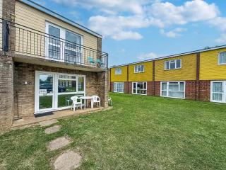 8 Berth Chalet To Hire At Bermuda Holiday Park Nearby Hemsby Beach Ref 18127B - Hemsby - 0