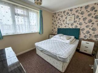 7 Berth Chalet In Hemsby In Norfolk By The Beautiful Golden Beach Ref 18165B - 3