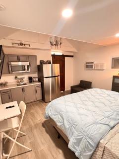 Cute Private Tiny House 30 mi To Disney Fun Self Check In Close To Lake Nona - 6