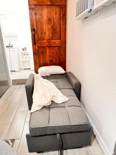 Cute Private Tiny House 30 mi To Disney Fun Self Check In Close To Lake Nona - 1