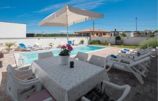 Cozy Apartment In Umag With Wifi - 8