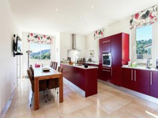 Villa in Varl with Pool and Hill Views, cleaning included - 8