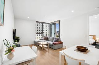 Patio Mt view 1BR apt in CBD near ANU and museum with free parking and WiFi - Canberra - 4