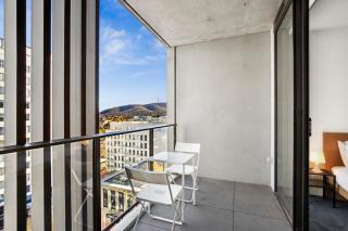 Patio Mt view 1BR apt in CBD near ANU and museum with free parking and WiFi - Canberra - 1