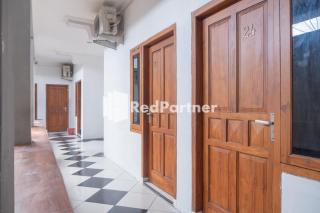 Crown Residence Hotel near Tugu Yogyakarta RedPartner - 8