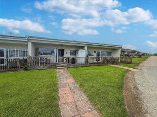 Chalet For Hire At Rainbows End Near A Beautiful Norfolk Beach Ref 31039R - Bacton - 0