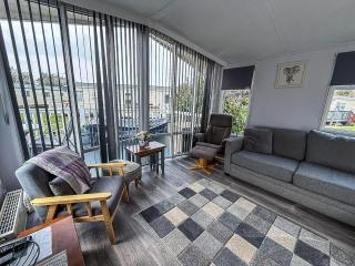 Great 6 Berth Spacious Caravan With Large Outdoor Space Ref 50056L - 1