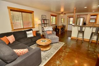 Sweet Dreams Retreat - Pet friendly home near Golf Course and Ponderosa Park w/ Wifi & garage - McCall - 0