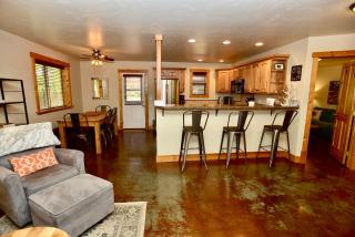 Sweet Dreams Retreat - Pet friendly home near Golf Course and Ponderosa Park w/ Wifi & garage - McCall - 5