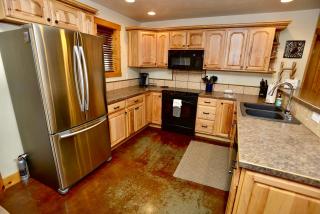 Sweet Dreams Retreat - Pet friendly home near Golf Course and Ponderosa Park w/ Wifi & garage - McCall - 3