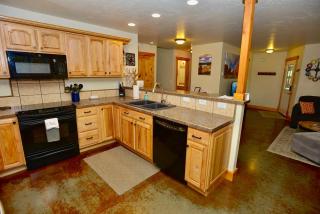 Sweet Dreams Retreat - Pet friendly home near Golf Course and Ponderosa Park w/ Wifi & garage - McCall - 2