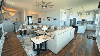 Blue Whale Beachfront Retreat - Surfside Beach - 3