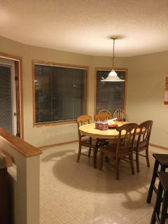 Private Queen Bedroom in Kenaston, Walmart, Costco, MITT, IKEA, Outlet, Unversity of Manitoba are nearby - Winnipeg - 2