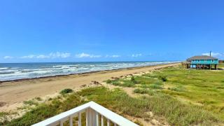 Blue Whale Beachfront Retreat - Surfside Beach - 8