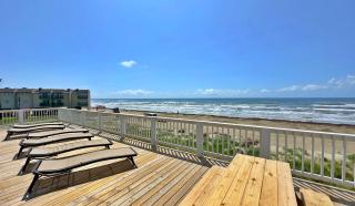 Blue Whale Beachfront Retreat - Surfside Beach - 9