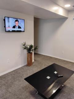 Cozy 2-Bedroom Basement Aptment-Separate entrance - Lake Point - 0