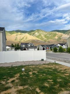 Cozy 2-Bedroom Basement Aptment-Separate entrance - Lake Point - 8