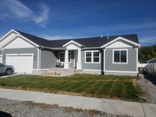 Cozy 2-Bedroom Basement Aptment-Separate entrance - Lake Point - 7