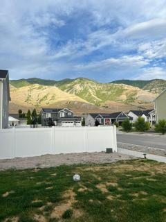 Cozy 2-Bedroom Basement Aptment-Separate entrance - Lake Point - 5
