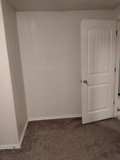 Cozy 2-Bedroom Basement Aptment-Separate entrance - Lake Point - 2