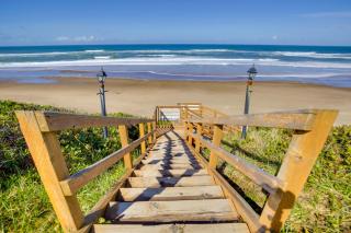 Comfortable Lincoln City Condo with Patio and Views! - Lincoln City - 9