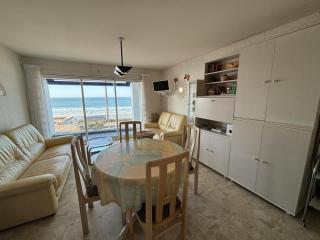 Appartement T2 avec balcon et vue mer, 1er étage, ascenseur, TV, cuisine équipée - FR-1-197-466 - Les Sables-dʼOlonne - 3